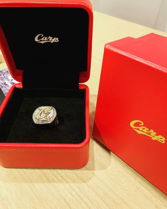 広島カープV3優勝チャンピオンリング_02