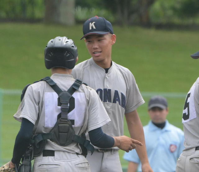 カープ新井監督が息子・新井颯真(甲南)の高校野球の試合を神戸で観戦