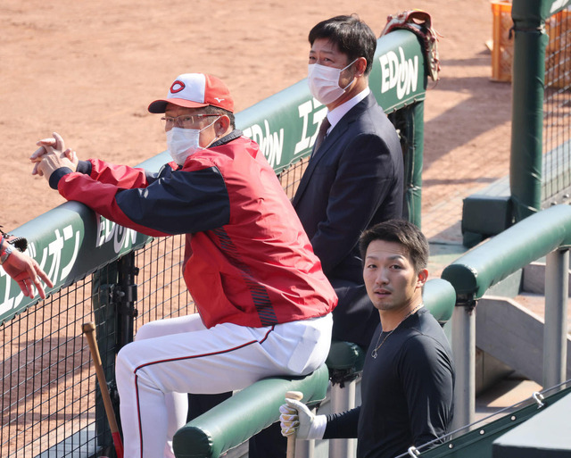 ダントツ最下位予想カープ佐々岡監督、首位奪還で『名将』