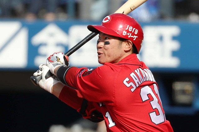 カープ坂倉悔しい『二刀流』本当は「捕手一本」で勝負したい