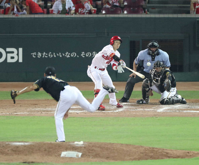 西川龍馬また4安打