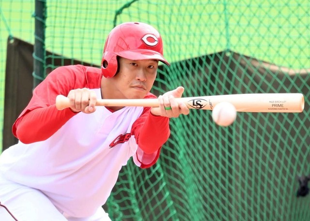 カープ小園はバントより強攻策を選ぶべき?