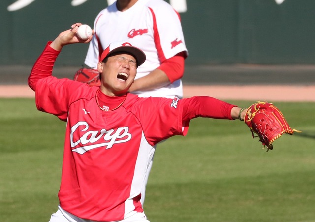 カープ栗林が全力で変顔!鈴木誠也の後継者に (11)