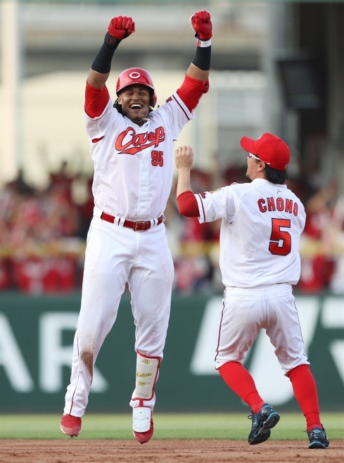 バティスタカープファンを弄ぶ