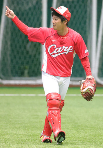 カープ曽根 上本 異例のキャッチャー練習 プロ野球12球団まとめサイト カープ曽根 上本 異例のキャッチャー練習 プロ野球12球団まとめサイト