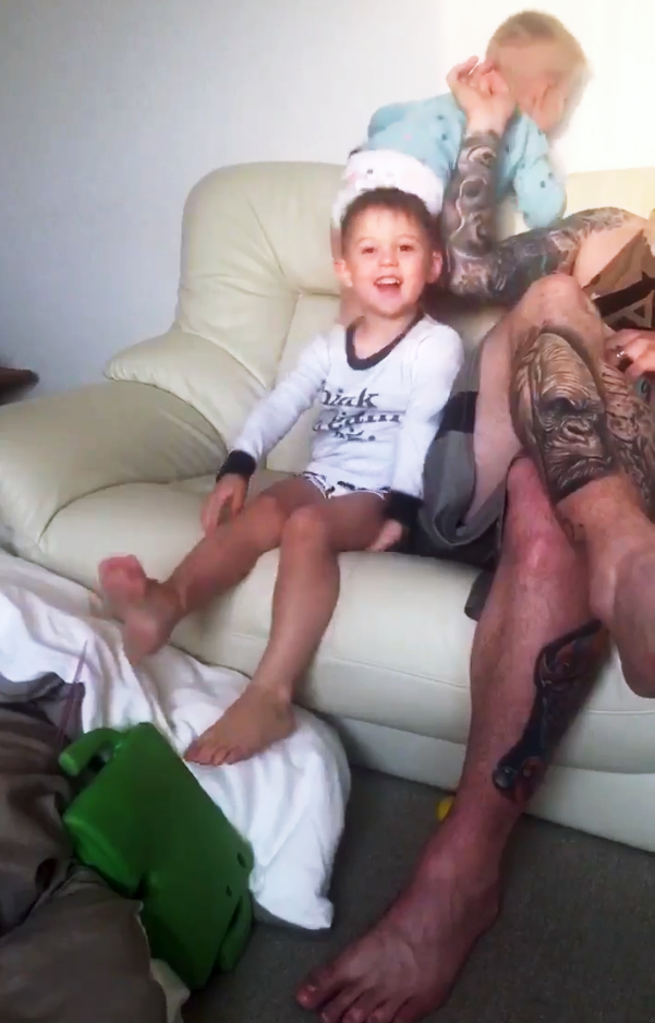 プライディーの足のタトゥー