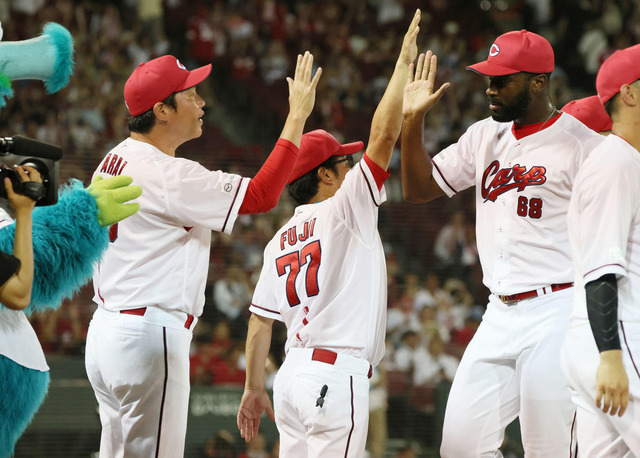 カープ『3試合連続1点差勝利』で首位堅守