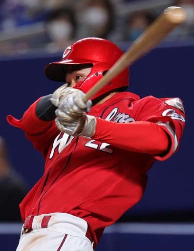 カープ中村奨成、プロ初ヒットは2塁打