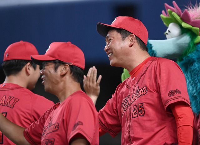 カープ新井監督が西川3ランを絶賛