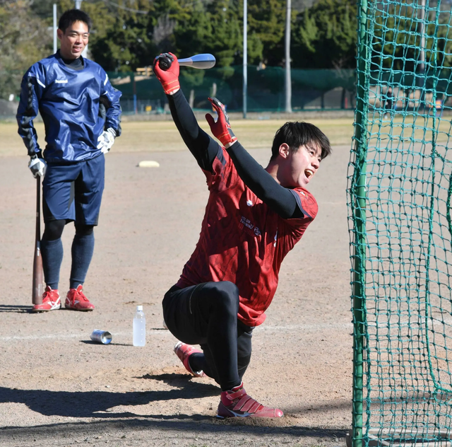 カープ宇草〝師匠〟秋山超え目指す！「誰よりも打てる選手に」志願の合同自主トレ参加