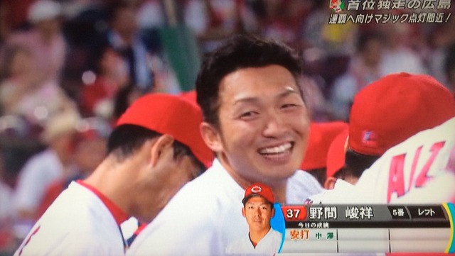 野間峻祥ヒット鈴木誠也喜ぶ_04