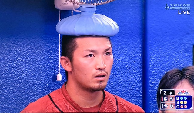 鈴木誠也_氷のう_頭冷やす_02