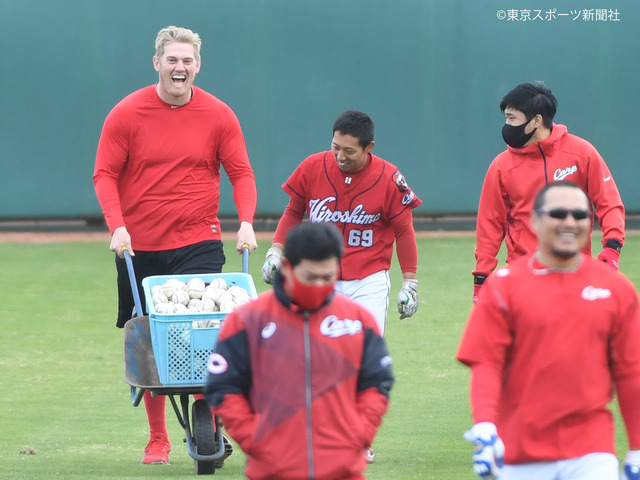 カープ・クロン、昼休憩返上で打撃練習