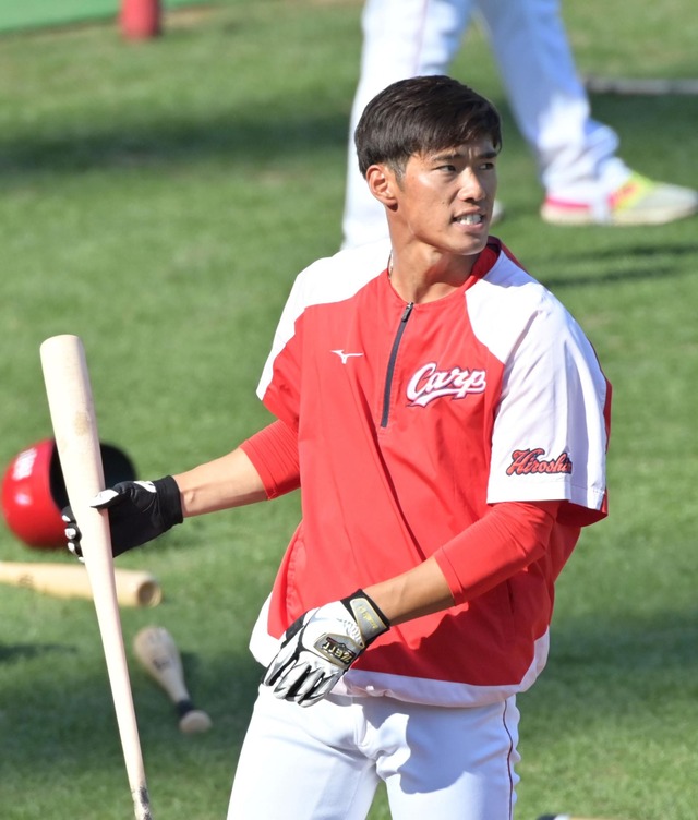 カープ中村奨成200万UP900万円で契約更改