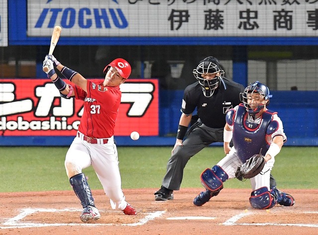 カープ野間空振り2ラン暴投！上本大盛が激走ホームイン