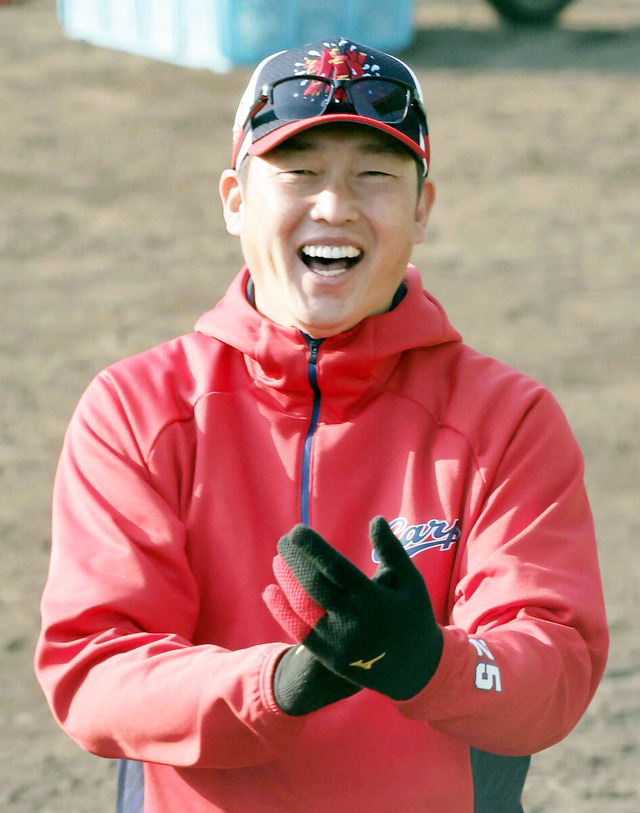 カープ新井監督、紅白戦からサイン出しまくる超積極的采配！『走り回る新井野球』浸透へ