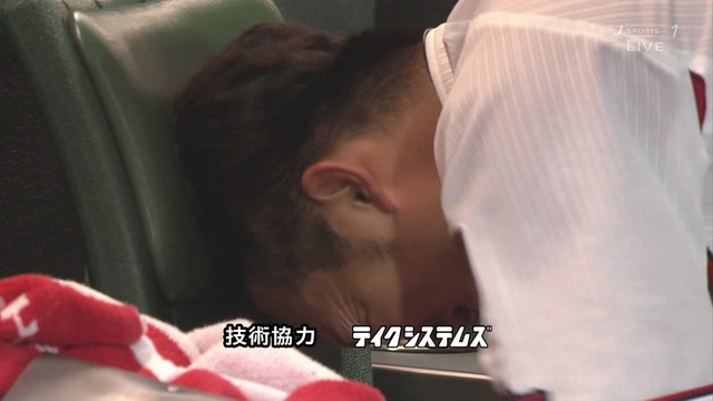 鈴木誠也ベンチ頭突き (2)