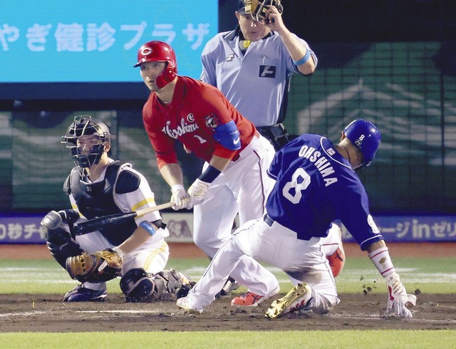 カープ鈴木誠也の打席で中日大島がホームスチール未遂「ノーサイン」