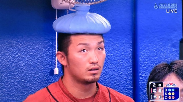 鈴木誠也_氷のう_頭冷やす_03