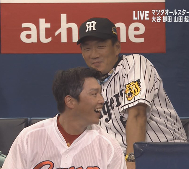 金本監督新井さん笑顔