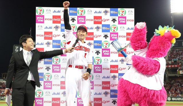 鈴木誠也サヨナラホームランヒロイン