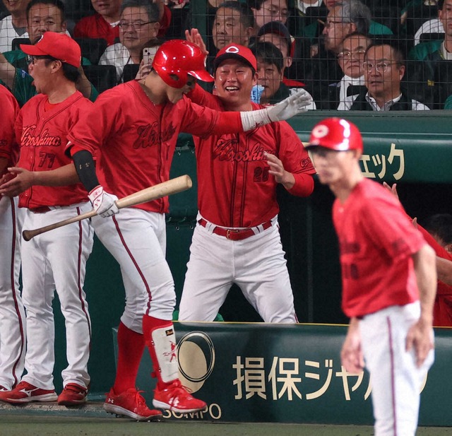 カープ63年ぶり甲子園6連勝！小園決勝犠飛！大瀬良7回無四球0封！塹江-ハーン-森浦-栗林完封リレー！野間2安打1盗塁！延長11回守り勝ちで3戦連続完封勝利！【広島1-0阪神/試合結果】