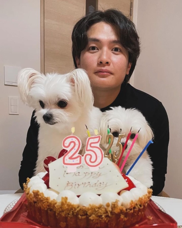 カープ大道温貴×小型犬、どっちもかわいい！25歳の誕生日に兄弟のような写真をUP