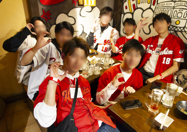 カープ男子_Cポーズ