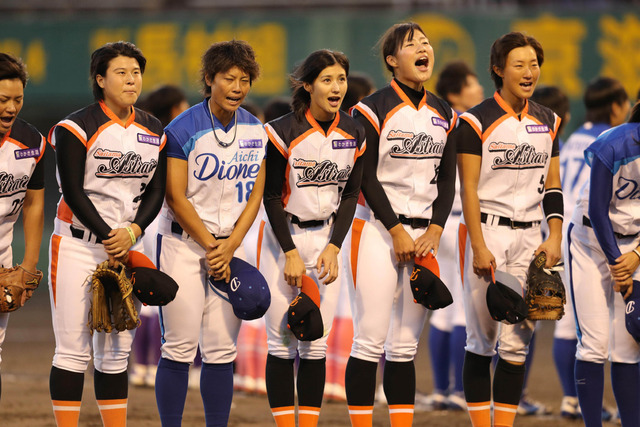 女子プロ野球36人が一斉退団