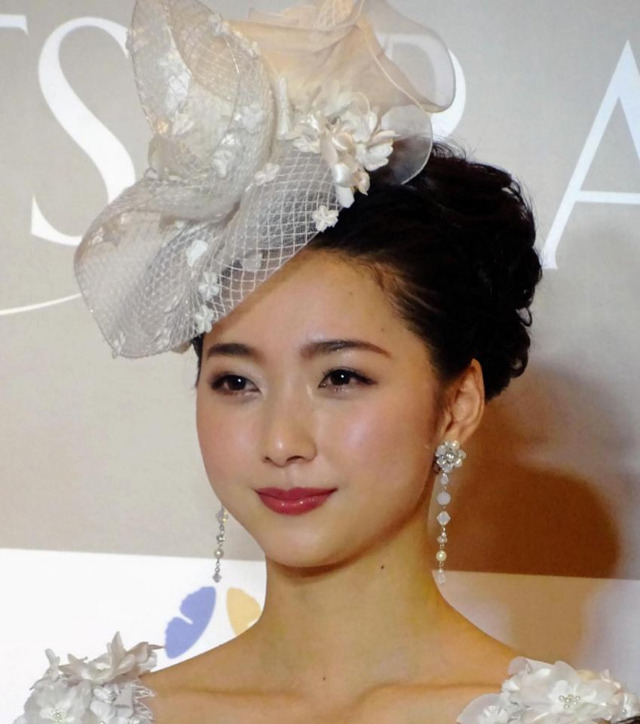 畠山愛理_ウエディングドレス_2