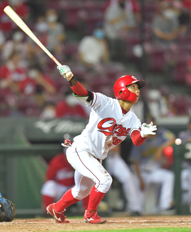 カープ羽月、2点タイムリー3塁打