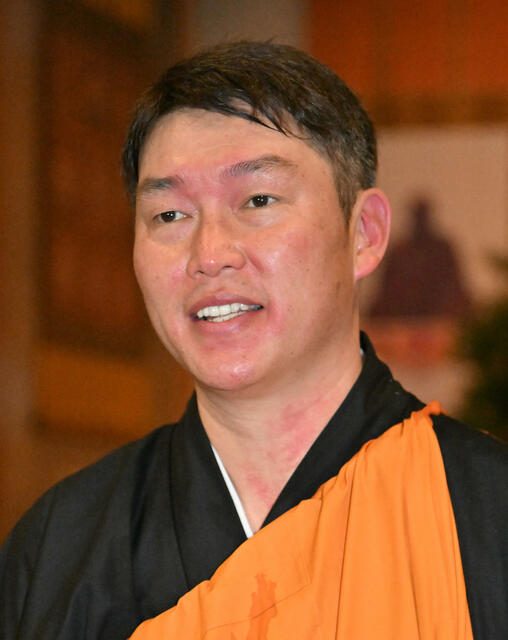 カープ新井監督の護摩行(21年連続)の動画公開 (2)