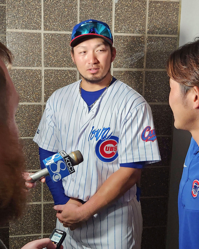 カブス鈴木誠也が3Aで今季初ホームラン！"工事用ヘルメット"で祝福ｗｗｗ
