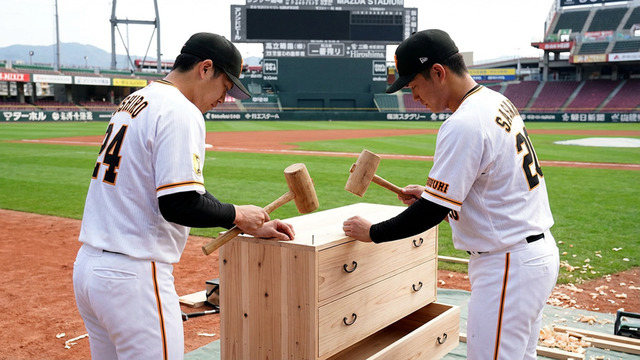 広島巨人戦で大城＆佐々木が『タンス』を作る_3