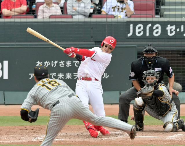 カープ小園海斗6号逆転2ランホームラン