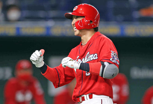 カープ長野が巨人菅野から逆転3ランホームラン!12球団本塁打達成