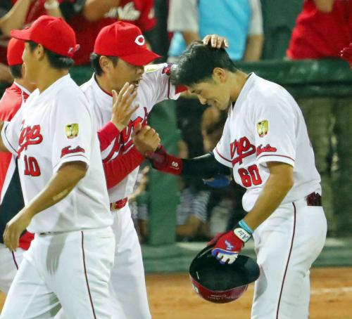 緒方監督_安部友裕_褒める