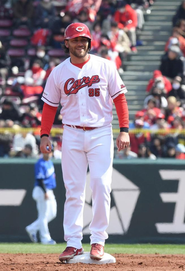 カープシャイナー19打席目でオープン戦初安打