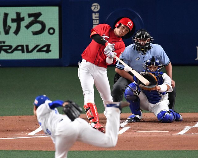 西川龍馬猛打賞で3割復帰