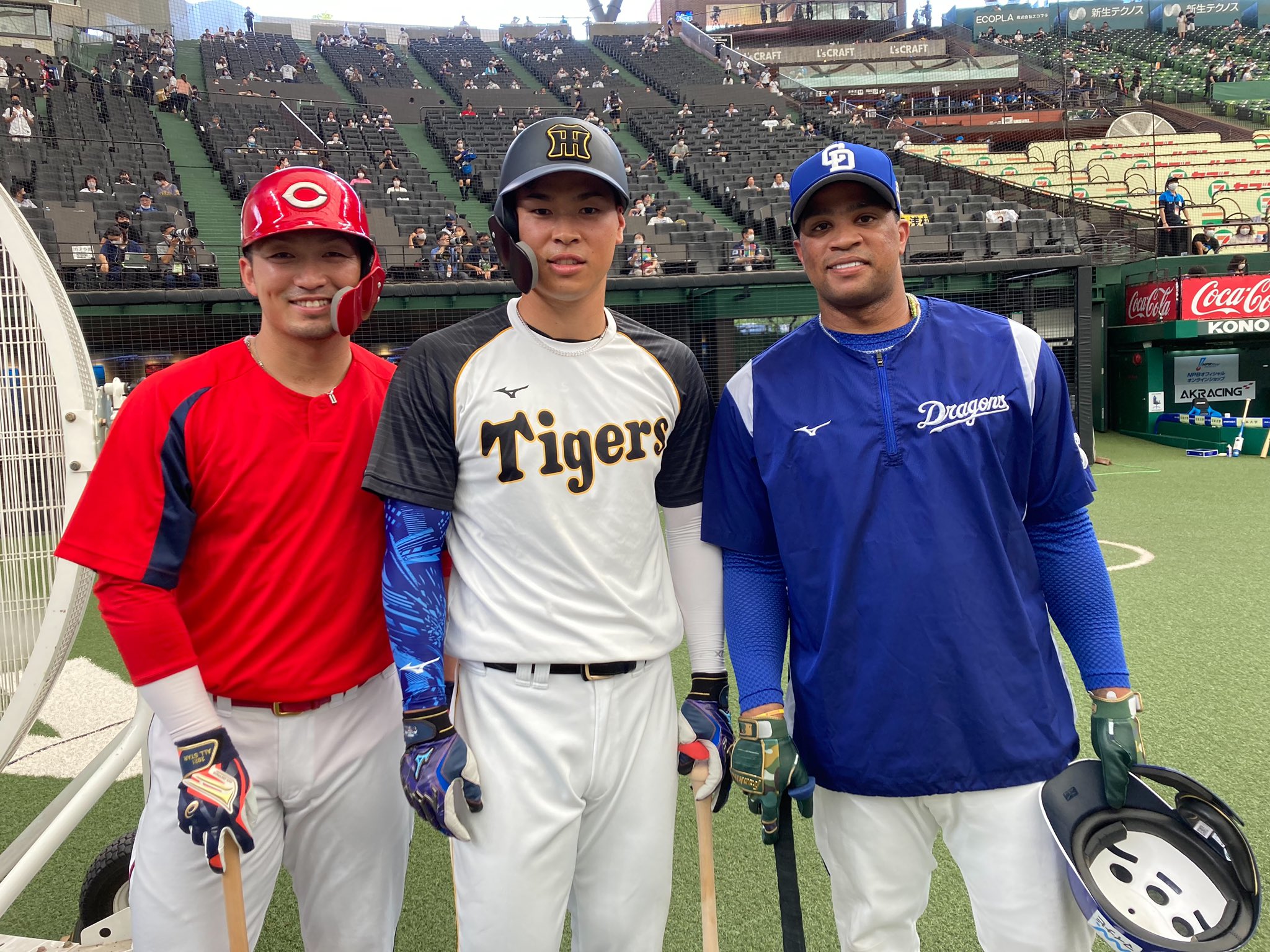 カープ誠也 中日ビシエドと交流 バット交換し互いに素振りチェック 2ch野球まとめアンテナ カープ誠也 中日ビシエドと交流 バット交換し互いに素振りチェック 2ch野球まとめアンテナ