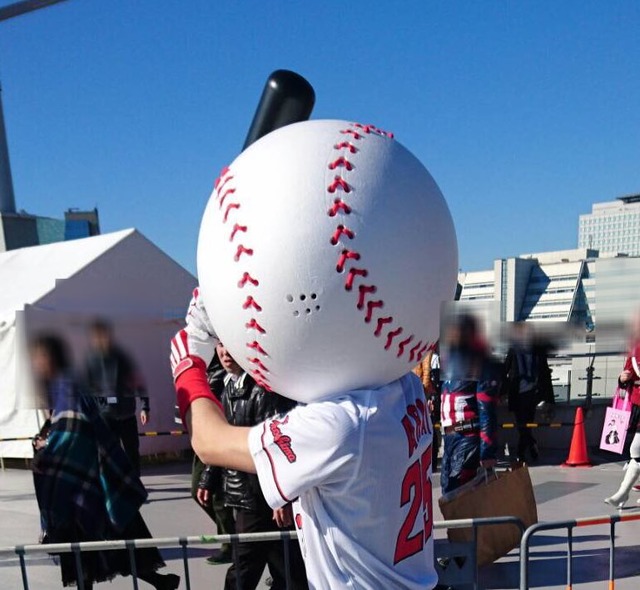新井さん_ボール_コスプレ_02