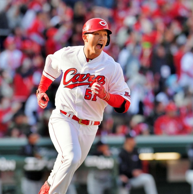 鈴木誠也2017年1号ホームラン