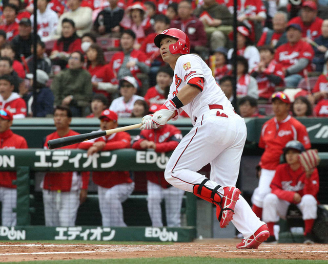 鈴木誠也1号ソロホームラン