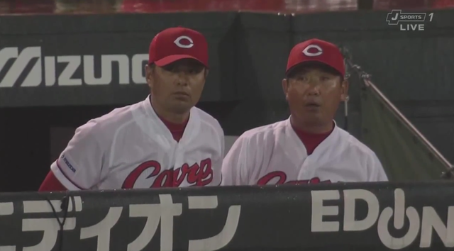 緒方監督畝投手コーチ唖然
