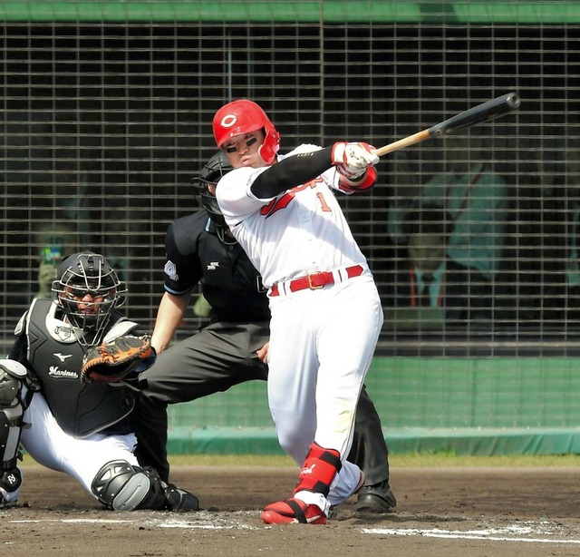 カープ鈴木誠也がチーム1号ホームラン！ロッテ唐川から