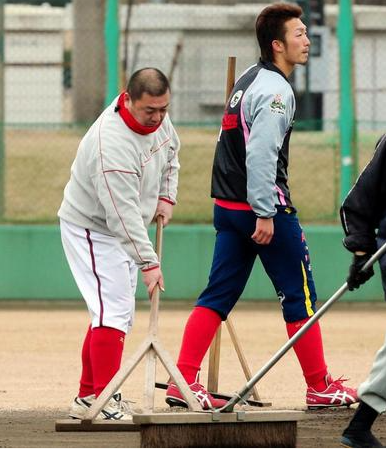 極楽とんぼ山本_チーム内川自主トレ参加
