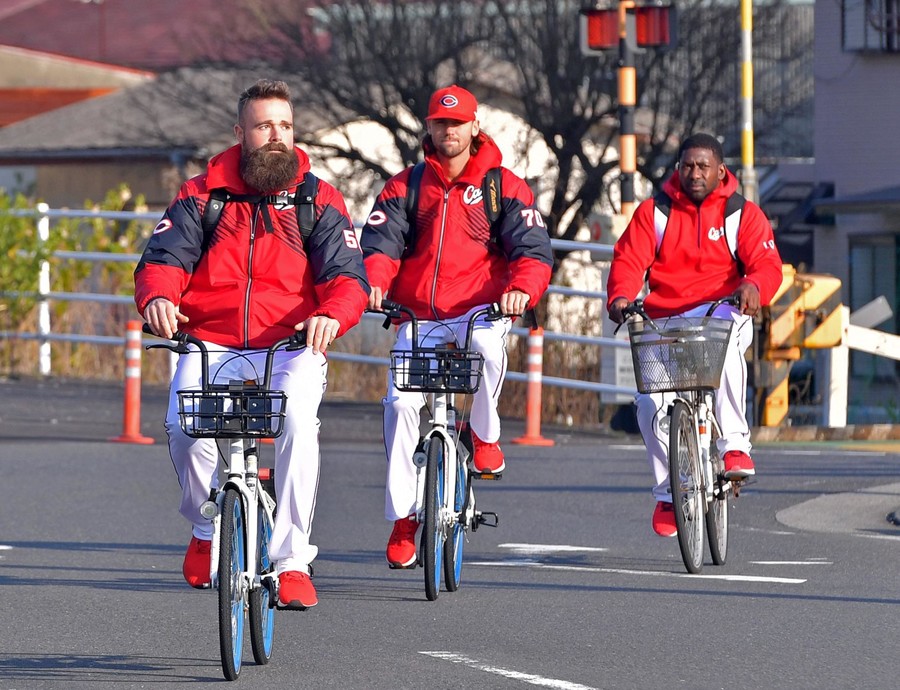 広島東洋カープまとめブログ | かーぷぶーんカープ名物『助っ人外国人の自転車通勤』エルドレッドのママチャリ通勤も復活コメントコメントする