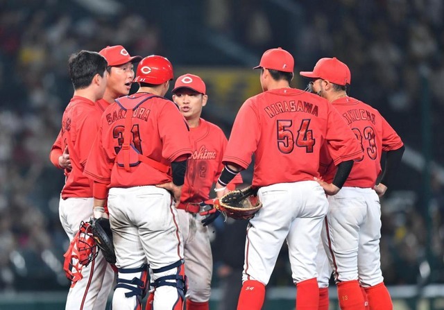 カープ新井監督、栗林へ「お前で打たれたら本望だから」熱すぎるゲキで甲子園初勝利！【監督談話】