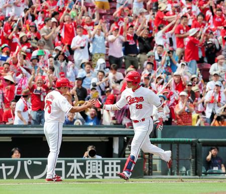 新井貴浩4号ホームラン_02