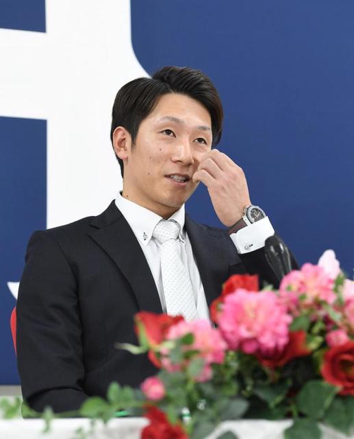 カープ西川龍馬、500万減の年俸6300で契約更改